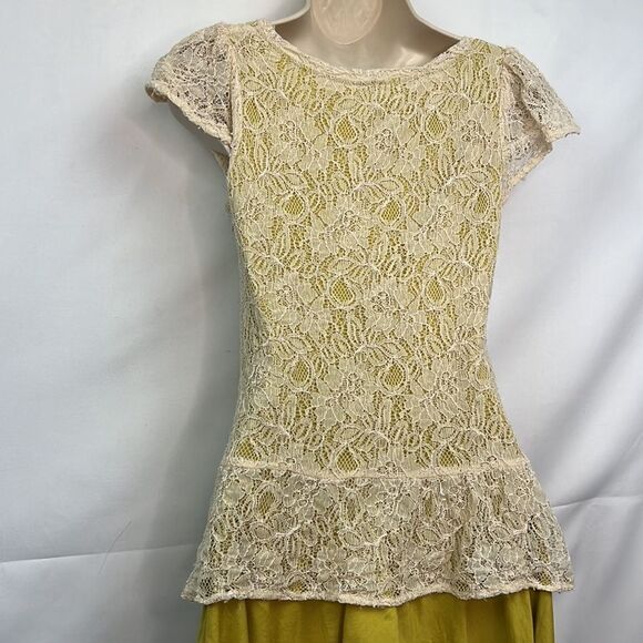 A’reve cream lace and green lace tunic top with scoop neck size small - Picture 9 of 13